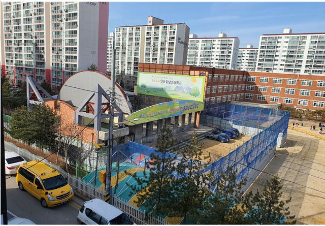 경상북도교육청은 지난해 화재로 전소된 안동강남초등학교 체육관(다목적강당)을 개축하기로 결정했다. 사진은 철거가 진행될 체육관 모습. 경북교육청 제공