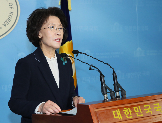 미래통합당 소속 진수희 전 보건복지부 장관이 12일 국회 정론관에서 4·15총선에서 서울 중구·성동갑 출마를 선언하고 있다. 연합뉴스