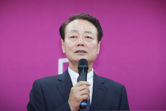 미래한국당 한선교 대표가 19일 오후 서울 영등포구 여의도 미래한국당 당사에서 긴급 기자회견을 하고 있다. 연합뉴스