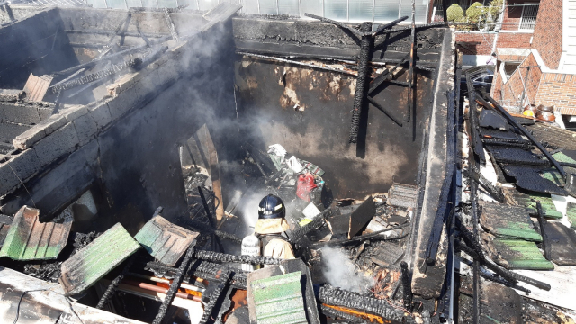 20일 낮 12시 21분즘 대구 남구 대명동 1층짜리 단독주택에서 원인을 알 수 없는 불이나 22분만에 진화됐다.