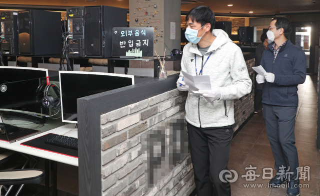 최근 대구 대명중 교사들이 코로나19 예방을 위해 학생들이 많이 이용하는 PC방을 찾는 등 