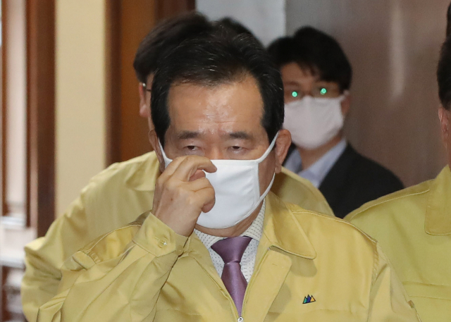 정세균 국무총리가 22일 오후 정부서울청사에서 열린 신종 코로나바이러스 감염증(코로나19) 대응 중앙재난안전대책본부 회의에 참석하고 있다. 연합뉴스