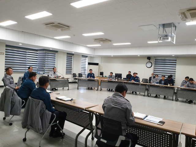 성주경찰서는 회의를 열고 코로나19 예방을 위한 지자체 행정명령을 적극 지원하기로 했다. 성주경찰서 제공