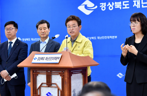 이철우 경북도지사가 23일 코로나19 정례 브리핑에서 정신의료기관, 장기요양기관 등 코로나19 취약시설에 대한 표본 검사 계획을 밝히고 있다. 경북도 제공