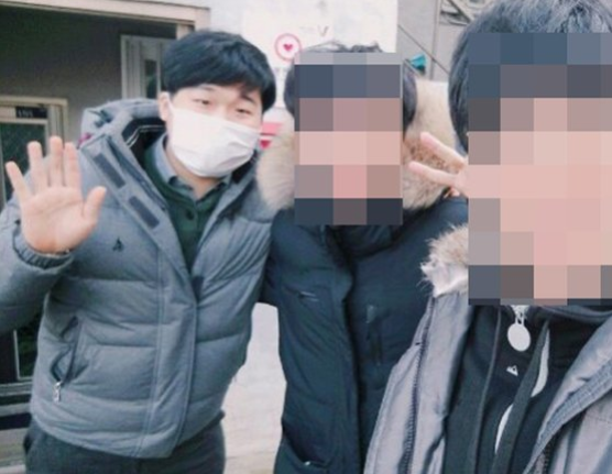 인천의 한 자원봉사 단체 홈페이지에 게시된 조주빈(25) 씨 사진. 조씨는 이 단체에서 장애인지원팀장을 맡기도 했다. 조씨는 미성년자 성 착취 영상과 사진을 촬영·공유한 텔레그램 비밀방, 일명 