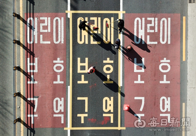 충남 아산의 어린이보호구역에서 숨진 김민식 군의 이름을 따 개정된 