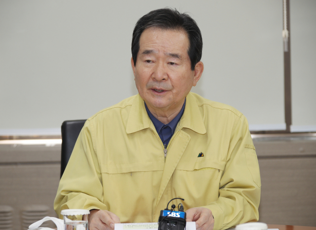 정세균 국무총리가 휴일인 28일 정부서울청사에서 열린 시도 교육감들과 영상 간담회에 참석해 발언하고 있다. 연합뉴스