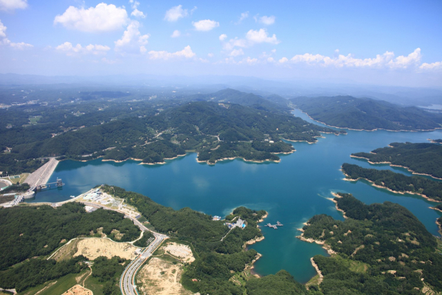 상수도는 수공으로, 하수도 업무는 환경공단으로 역할 분담돼 물 서비스를 제고한다. 사진은 안동호 모습. 매일신문 DB