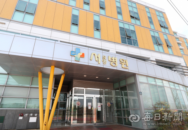 코로나19 확진자가 잇따라 발생하고 있는 경산 서요양병원. 성일권 기자 sungig@imaeil.com