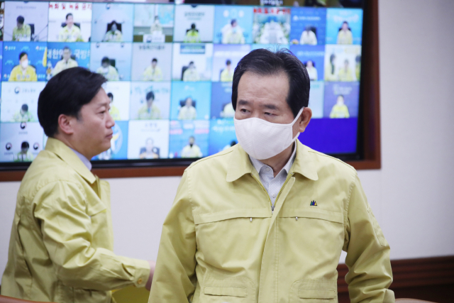 정세균 국무총리가 31일 오전 정부서울청사에서 열린 신종 코로나바이러스 감염증(코로나19) 대응 중앙재난안전대책본부 회의에 참석하고 있다. 연합뉴스