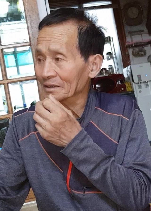 노근초 씨. 노 씨는 철근하우스와 성주참외원예조합 설립 등에 얽힌 이야기를 전했다.