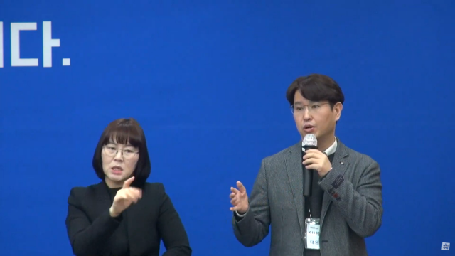 김종연 대구시 감염병관리지원단 부단장이 2일 오전 대구시 정례브리핑에서 설명하고 있다. 대구MBC뉴스 유튜브 채널 갈무리