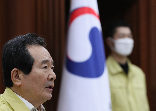 정세균 국무총리가 5일 오후 정부서울청사에서 열린 신종 코로나바이러스 감염증(코로나19) 대응 중앙재난안전대책본부 회의에서 발언하고 있다. 연합뉴스