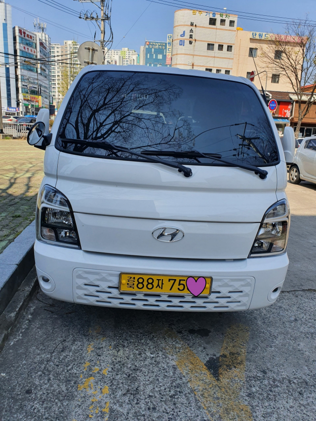 경북 구미시는 지난달 30일 제1호 친환경 사업용 화물자동차를 신규로 허가했다. 구미시 제공