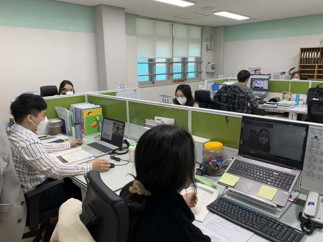 16일 초·중·고 7개 학년이 2차로 온라인 개학했다. 대구 서동중의 온라인 개학 신입생 오리엔테이션 모습. 대구시교육청 제공