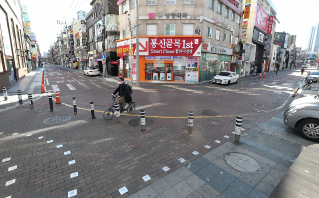 지난 2월 23일 대구 중구 동성로가 휴일이지만 찾는 사람이 거의 없어 한산한 모습을 보이고 있다. 매일신문 DB