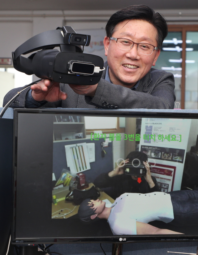 김상국 한울네오텍 부사장이 자체 AR 컨텐츠를 소개하고 있다. 성일권 기자 sungig@imaeil.com
