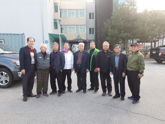 강원도 인제군 남면 노인회 소속 회원들이 13일 대구를 찾아 코로나19 극복 성금을 전달했다.