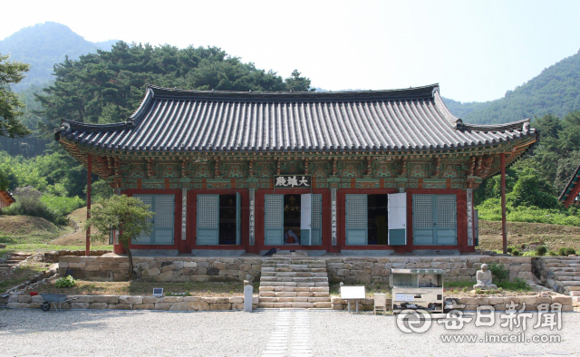 문화재청은 안동 봉황사 대웅전을 보물로 지정 예고했다. 사진은 봉황사 대웅전 모습. 안동시 제공