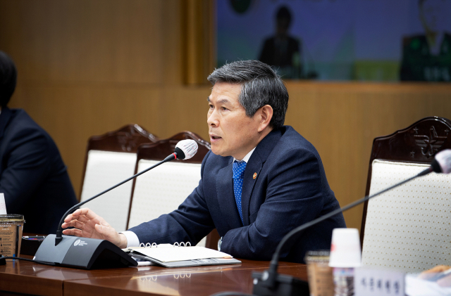 정경두 국방부 장관이 17일 오후 서울 용산구 국방부 대회의실에서 열린 