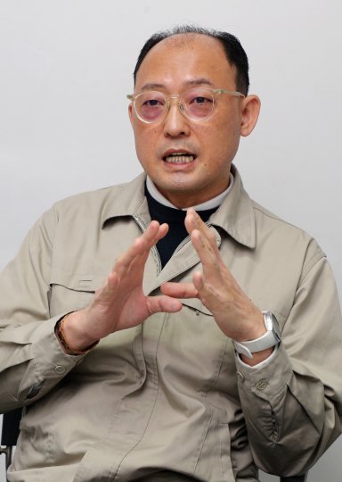 남동수 대구경북인도비즈니스협회장이 인도의 기업 환경과 협회 활동에 대해 설명하고 있다. 성일권 기자 sungig@imaeil.com