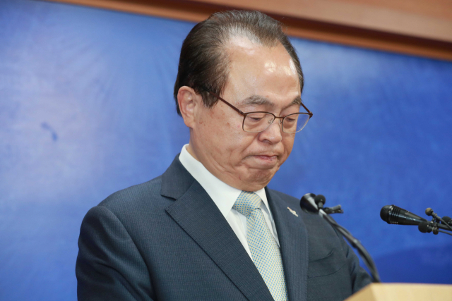 오거돈 부산시장이 23일 오전 부산시청에서 열린 사퇴 기자회견에서 사퇴 의사를 밝히고 있다. 연합뉴스