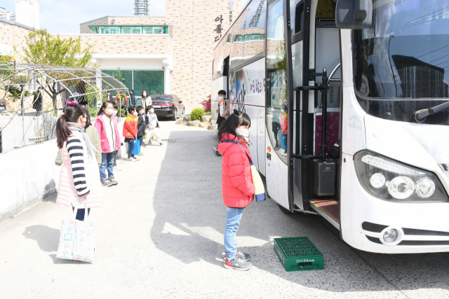 문경시가 개발한 국내 첫 대인소독차량. 문경시 제공