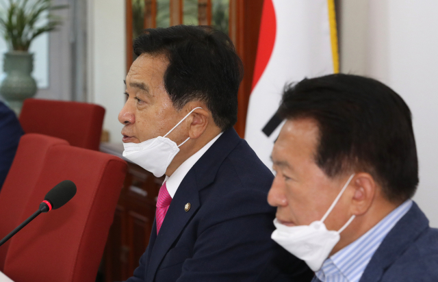 미래통합당 심재철 원내대표가 26일 오후 서울 여의도 국회에서 기자간담회를 하고 있다. 연합뉴스