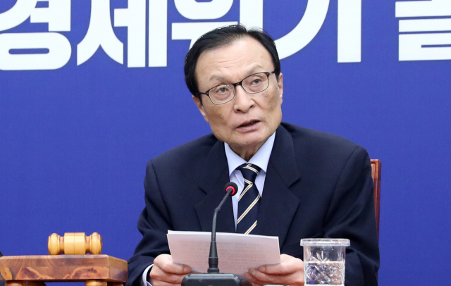 더불어민주당 이해찬 대표가 27일 오전 서울 여의도 국회에서 열린 최고위원회의에서 발언하고 있다. 연합뉴스