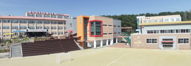 경북 성주 명인중·고 전경. 이곳은 학교 휴업 기간을 이용해 학습 환경 개선 등 시설 정비 사업을 마쳤다. 명인중·고 제공