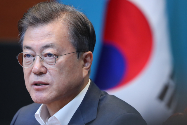 문재인 대통령이 27일 오후 청와대에서 수석·보좌관 회의를 주재하고 있다. 연합뉴스