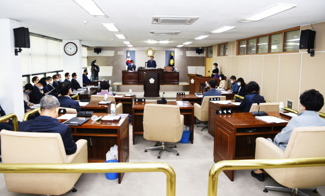 경북 군위군의회는 27일 제246회 임시회를 개회했다. 군위군의회 제공