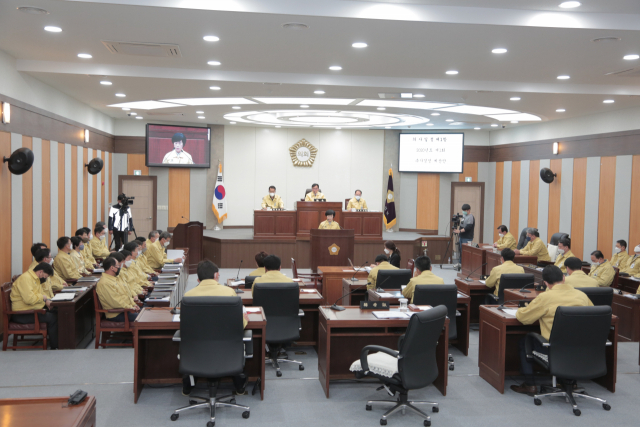 칠곡군의회는 27일 제1회 추가경정 예산안 등을 처리하고 제263회 임시회를 폐회했다. 칠곡군의회 제공