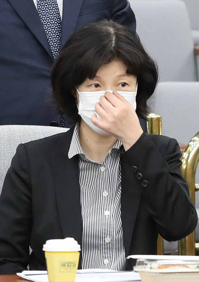 28일 오전 서울 여의도 국회에서 열린 더불어민주당 경제를 공부하는 국회의원 모임에 더불어시민당 양정숙 비례대표 국회의원 당선인이 참석하고 있다. 연합뉴스