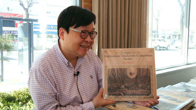 성승모 원장이 가장 아끼는 정명훈의 1974년 차이코스프키 콩쿠르 수상 실황음반. 한지현 기자 jihyeonee@imaeil.com