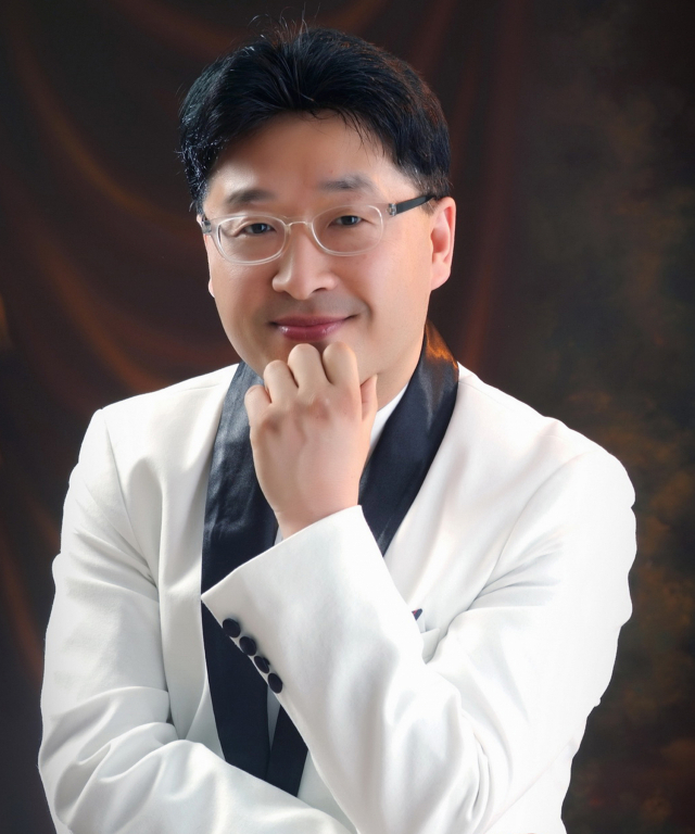 권유진 지휘자