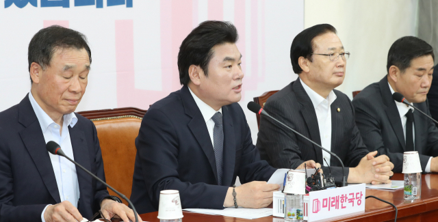 미래한국당 원유철 대표가 4일 오전 서울 여의도 국회에서 열린 최고위원회의에서 발언하고 있다. 연합뉴스