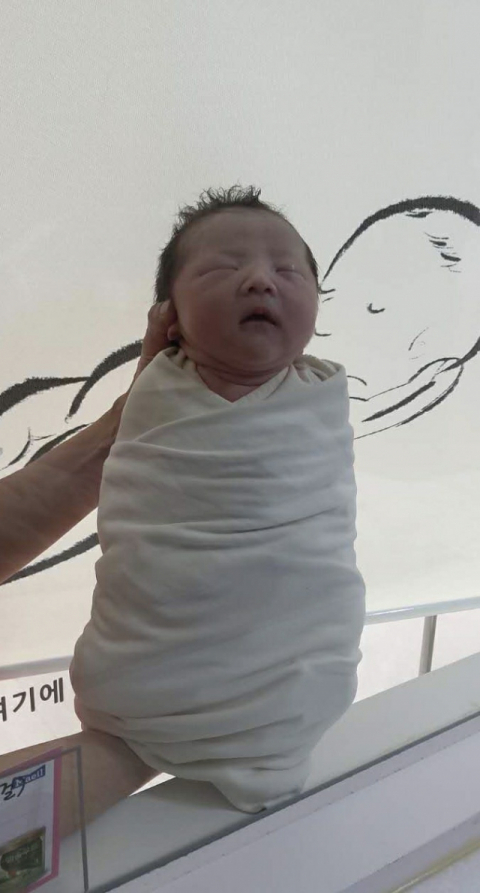 곽해연(30)·김춘걸(32·대구 달성군 화원읍) 부부의 둘째 딸 아린이(2.8kg)