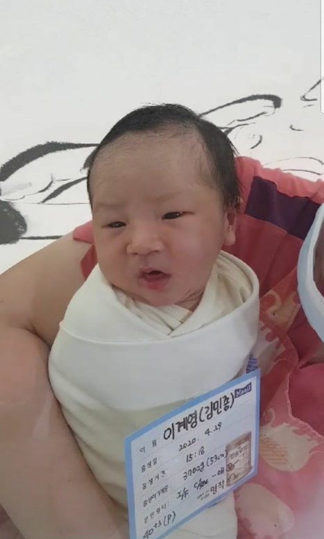 이계영(35)·김민종(35) 부부의 첫째 아들 꼬물이(3.7kg)