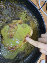 소스 끼얹어가며 굽기