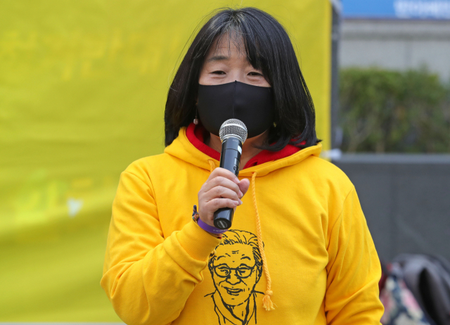 윤미향 정의기억연대 이사장이 서울 종로구 옛 일본대사관 앞에서 열린