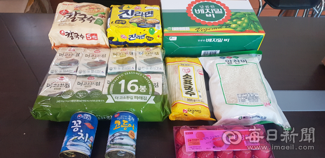 영양 입암면지역사회보장협의체 어버이날 맞아 취약계층 어르신들에게 생필품 전달. 영양군 제공