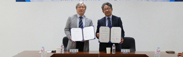 여상법(오른쪽) 경북 구미문화예술회관장과 이철우 대구콘서트하우스 관장이 예술 활성화를 위한 업무협약을 체결했다. 구미시 제공.