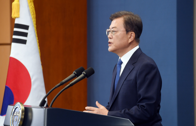 문재인 대통령이 취임 3주년을 맞은 10일 오전 청와대 춘추관에서 대국민 특별연설을 하고 있다. 연합뉴스