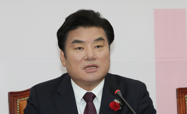 미래한국당 원유철 대표가 8일 오전 서울 여의도 국회에서 열린 최고위원회의에서 발언하고 있다. 연합뉴스