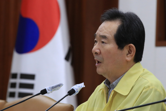 정세균 국무총리가 휴일인 10일 오후 정부서울청사 중앙재난안전상황실 서울상황센터에서 열린 코로나19 대응 중앙재난안전대책본부 회의를 주재하며 발언하고 있다. 연합뉴스