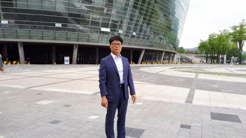 18년 동안 대구에서 체육교사로 재직하며 국제대회 심판과 경기운영, 헌혈(63회) 등 각종 사회봉사에도 앞장선 정영록 교사.
