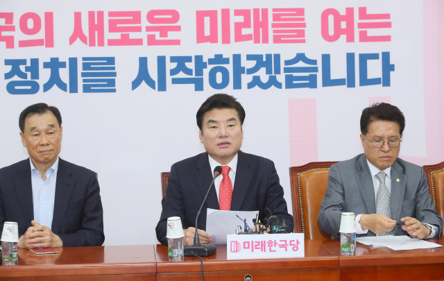 미래한국당 원유철 대표가 12일 국회에서 열린 최고위원회의에서 발언하고 있다. 연합뉴스