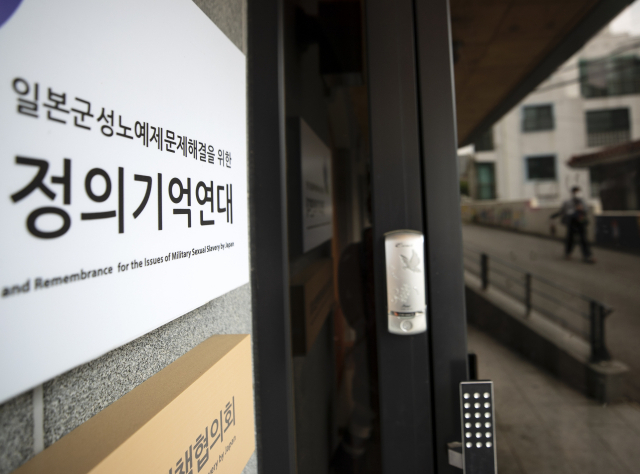 12일 오전 회계 투명성 논란에 휩싸인 