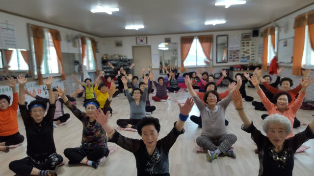 경북 상주시가 대한체육회 생활체육지도자 배치사업 운영능력 평가에서 시군구체육회 도농복합형 부문 전국 4위에 올랐다. 상주시체육회 생활체육지도자 현장지도 모습. 상주시체육회 제공.